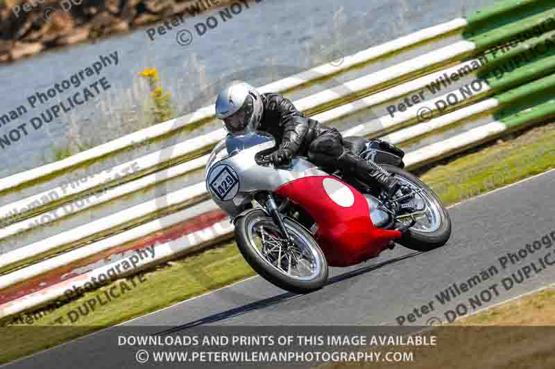 Vintage motorcycle club;eventdigitalimages;mallory park;mallory park trackday photographs;no limits trackdays;peter wileman photography;trackday digital images;trackday photos;vmcc festival 1000 bikes photographs